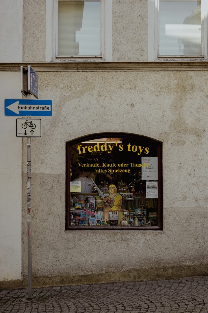 Sein Spielzeugladen Freddy's Toys befindet sich direkt am Ingolstädter Kreuztor