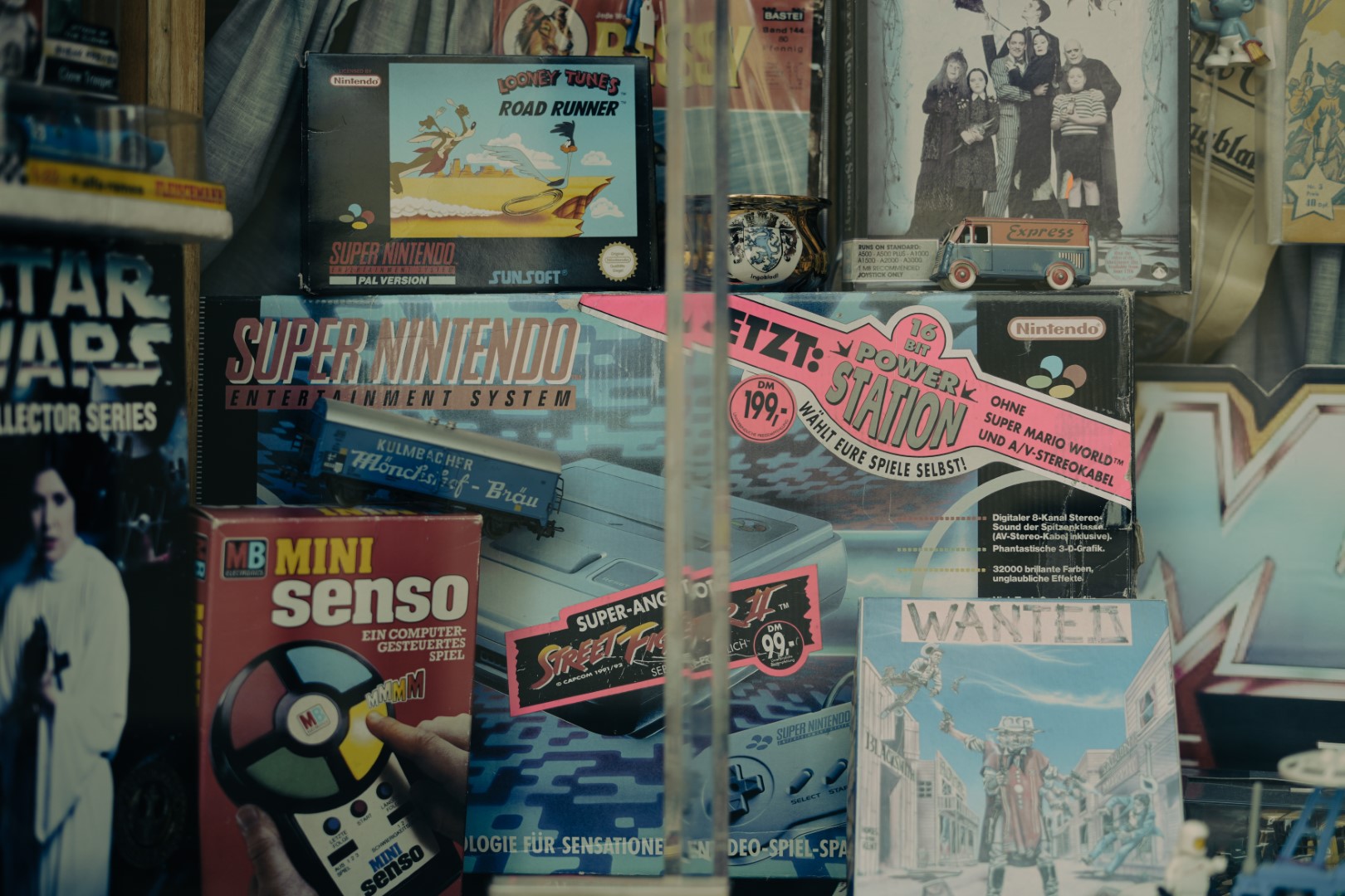 Das meiste Spielzeug bei Freddy's Toys ist "analog", eine digitale Ausnahme ist der Super Nintendo.