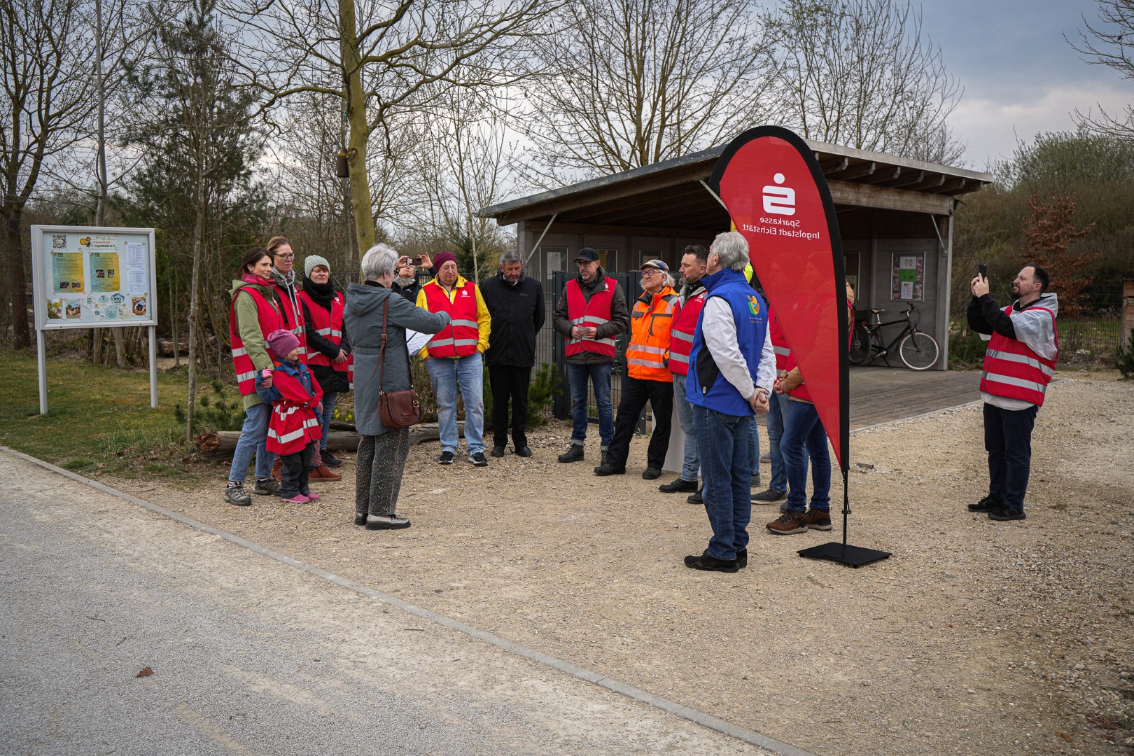 "Mr. Ramada" Gerhard Kreitner mit orangefarbener Jacke
